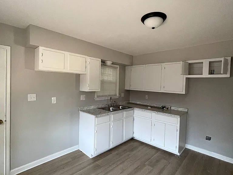 107 Loraine Dr — Photo 3