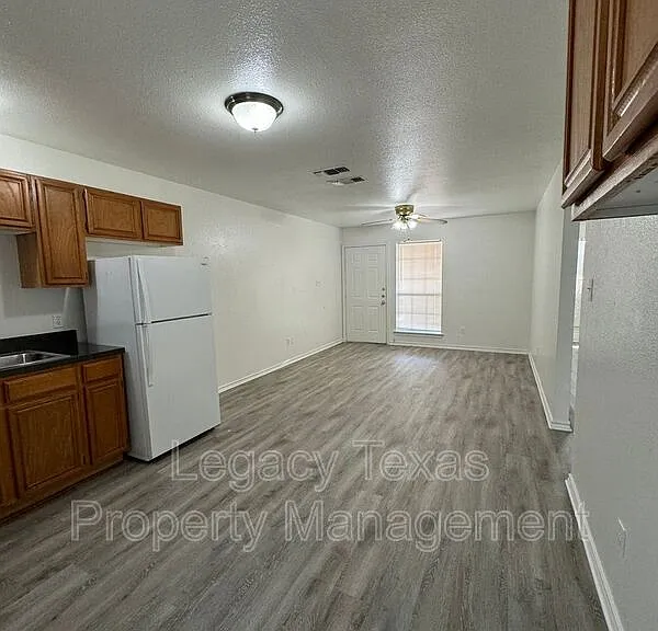701 Miracle Ln #E — Photo 5