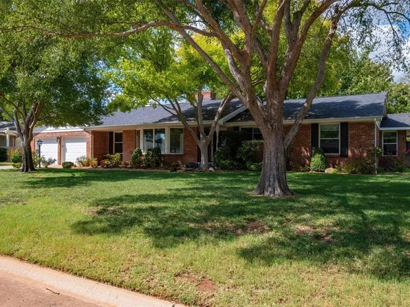 1603 Drakestone Ave, Nichols Hills, OK 73120