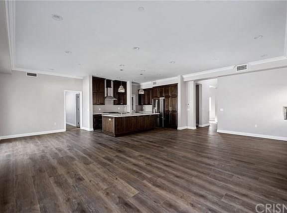 4th image of 8840 Balboa Blvd