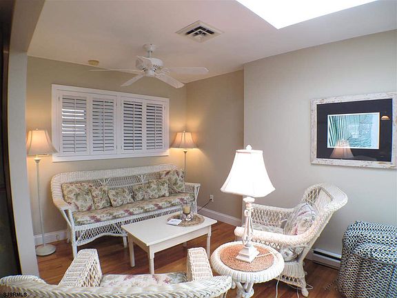 5th image of 34 Sweetwater Ct