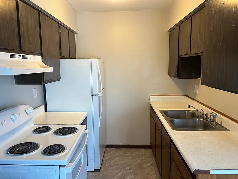 1320 Imperial Ct #B — Photo 2