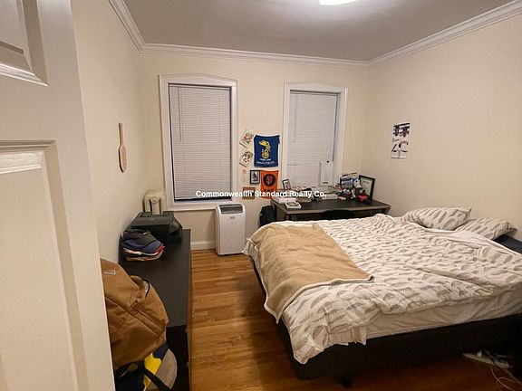 4th image of 4 Park Vale Ave #4