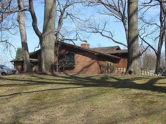 2nd image of 1221 Cascade Ln