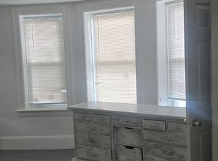 19 Alvord Ave APT 1R, Chicopee, MA 01020