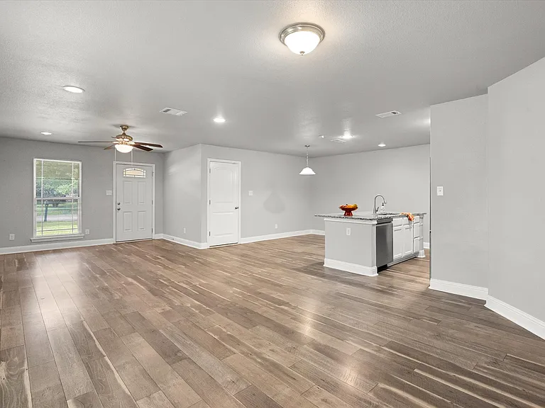 438 Sabine Ave — Photo 19