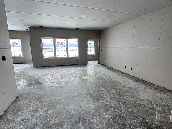 4th image of 40 Howard St