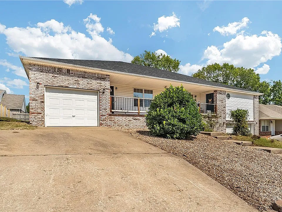 17 Holly Dr