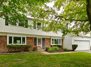 941 Ridgefield Ln, Buffalo Grove, IL 60089