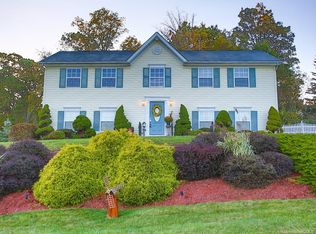 15 Sharon Dr, Middletown, NY 10941