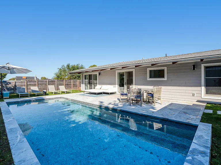 56 Pinetree Dr — Photo 17