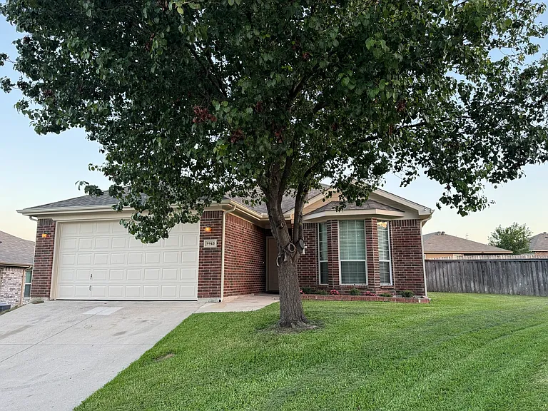9945 Osprey Dr — Photo 2