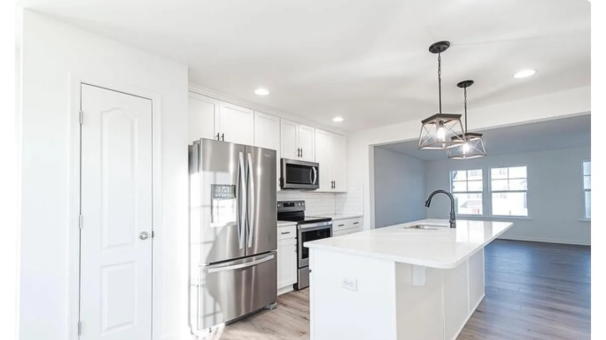 Building Photo - 112 Cecily Way #112