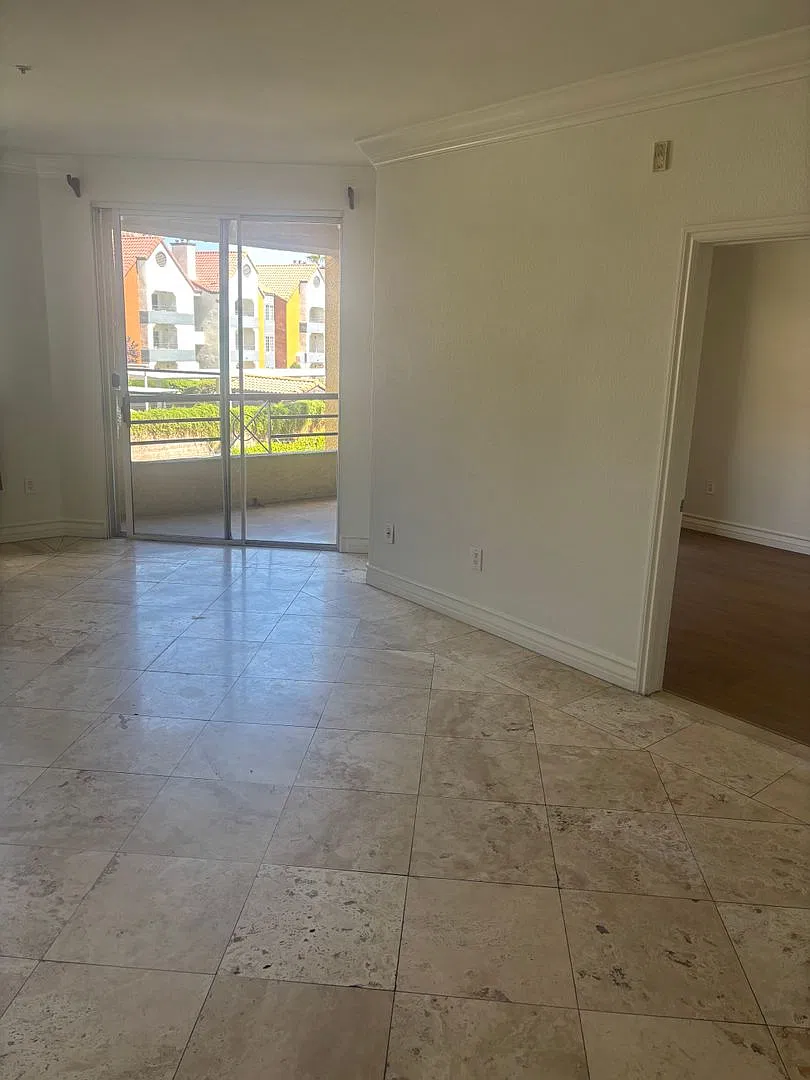 Freshly Updated Unfurnished 2 Bed | 2 Bath Condo w/ MSG Sphere View (New Pictures Coming Soon) — Photo 2