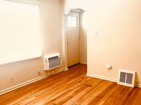 4th image of 3062 Bailey Ave