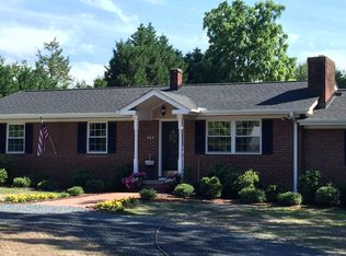 564 Yadkin Rd, Southern Pines, NC 28387
