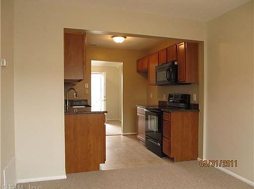 2nd image of 3671 Sylvan Ln