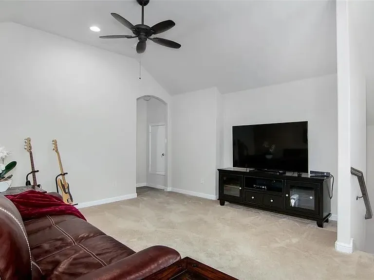 Loft/4th bedroom upstairs