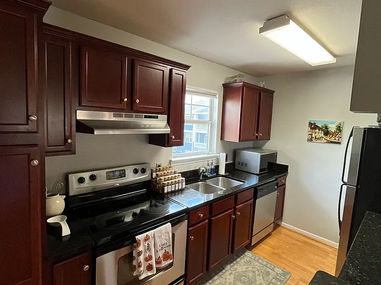 525 Olmsted Park Pl #O — Photo 6
