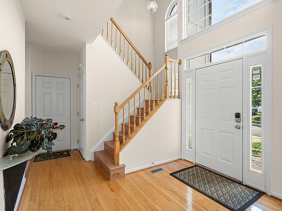4th image of 7707 White Willow Ct