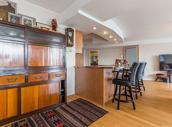 5th image of 300 N State St #393334