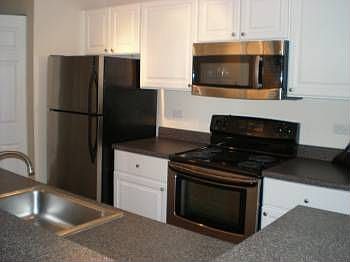 1st image of 338 Glenwood Dr APT 304