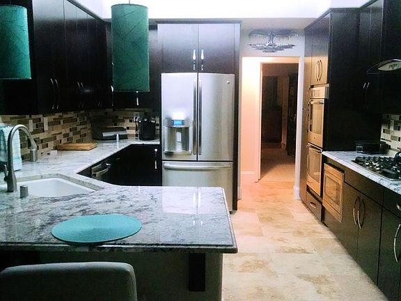 3rd image of 1916 Bay Hill Dr