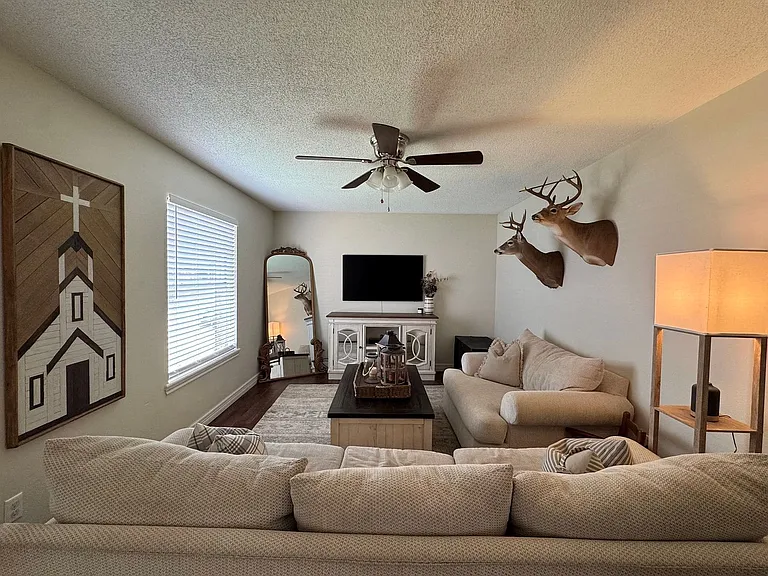 208 Summerset Ct — Photo 3