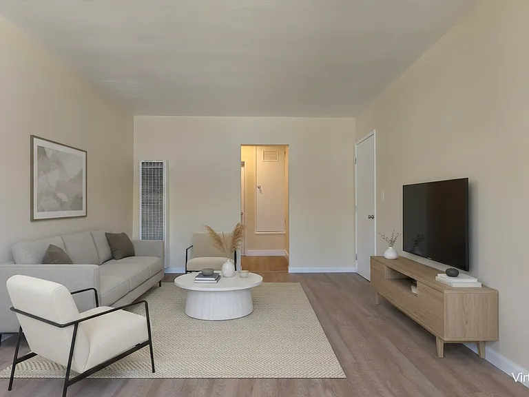 10223 Darby Ave #4 — Photo 4