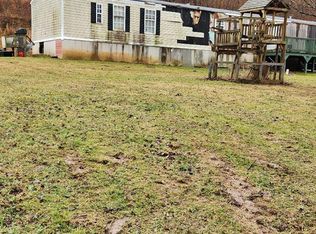 189 Charlie Ln, Pounding Mill, VA 24637