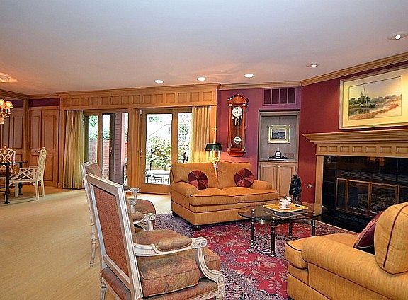 What an elegant living space!