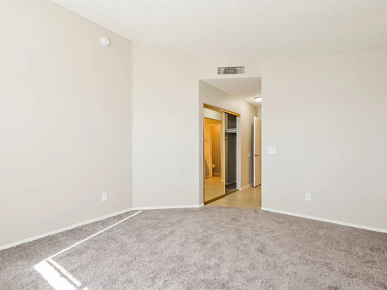 1809 W Rue De La Montagne — Photo 11