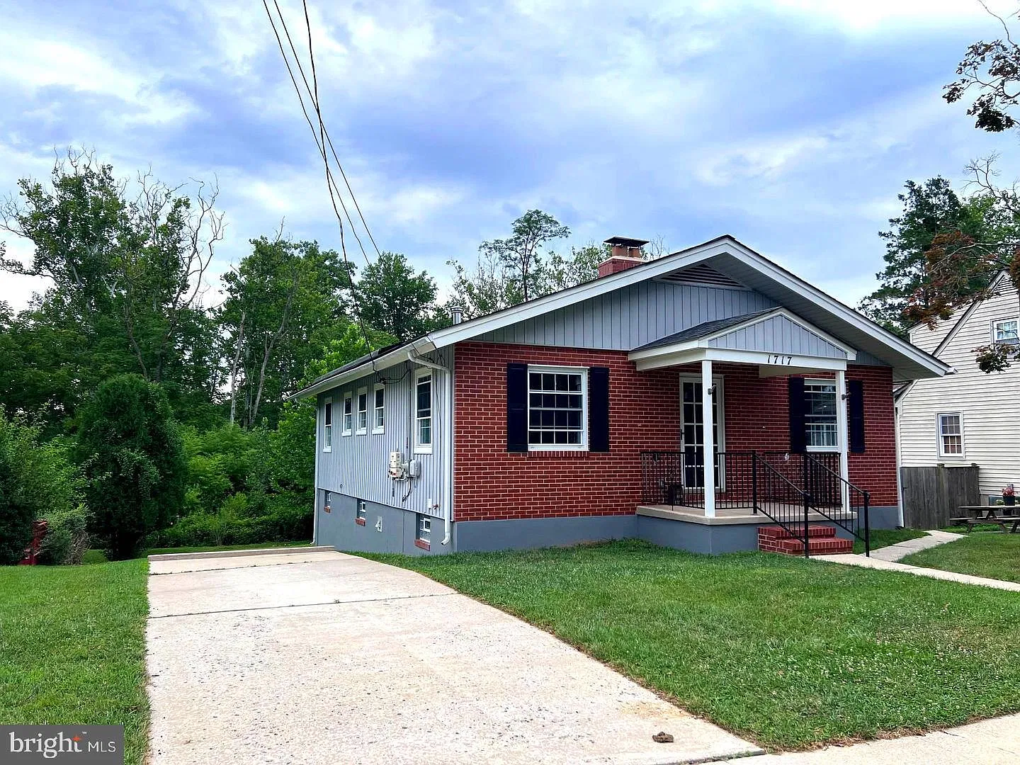 4 bed, 2.0 bath, 2340 sqft, $2,950 — Photo 2