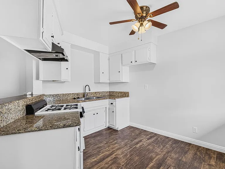 147 S Magnolia Avenue — Photo 12