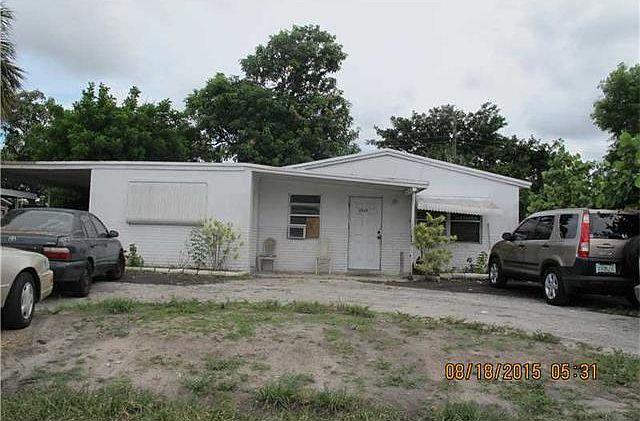 1st image of 3060 NW 17th St