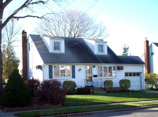 252 N Beech St, Massapequa, NY 11758