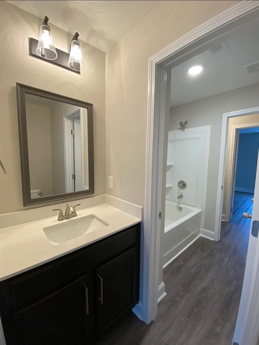 1023 Glenkirk Drive - A — Photo 2