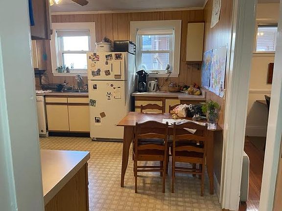 4th image of 1-14 Sixteen Dwight St #1