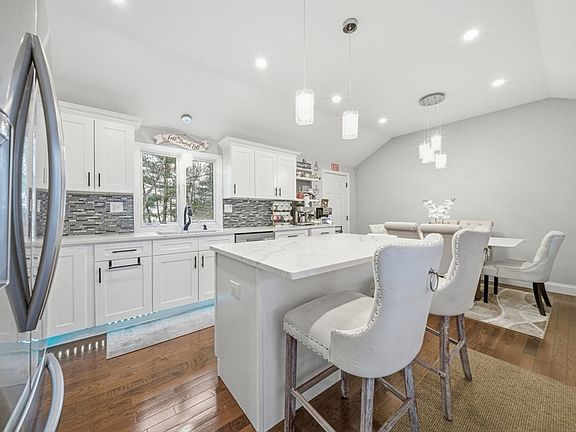 4th image of 30 Glendale Ave
