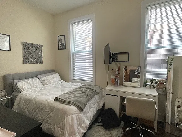 2619 N Southport Ave #1R — Photo 5