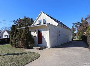 1640 Baker Ave, Merrick, NY 11566