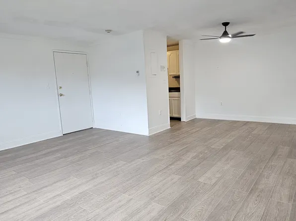 47 Juniper Rd Unit B6, North Attleboro, MA 02760