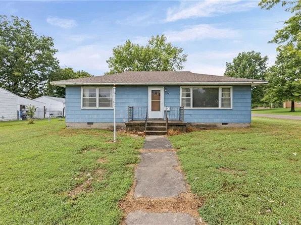 624 N Vermont St, Iola, KS 66749