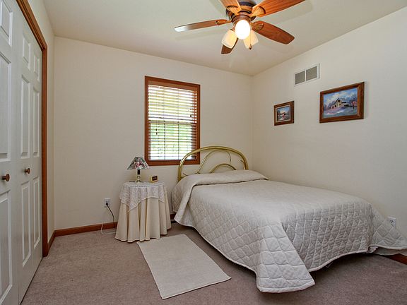 5th image of 286 S McGuire Dr