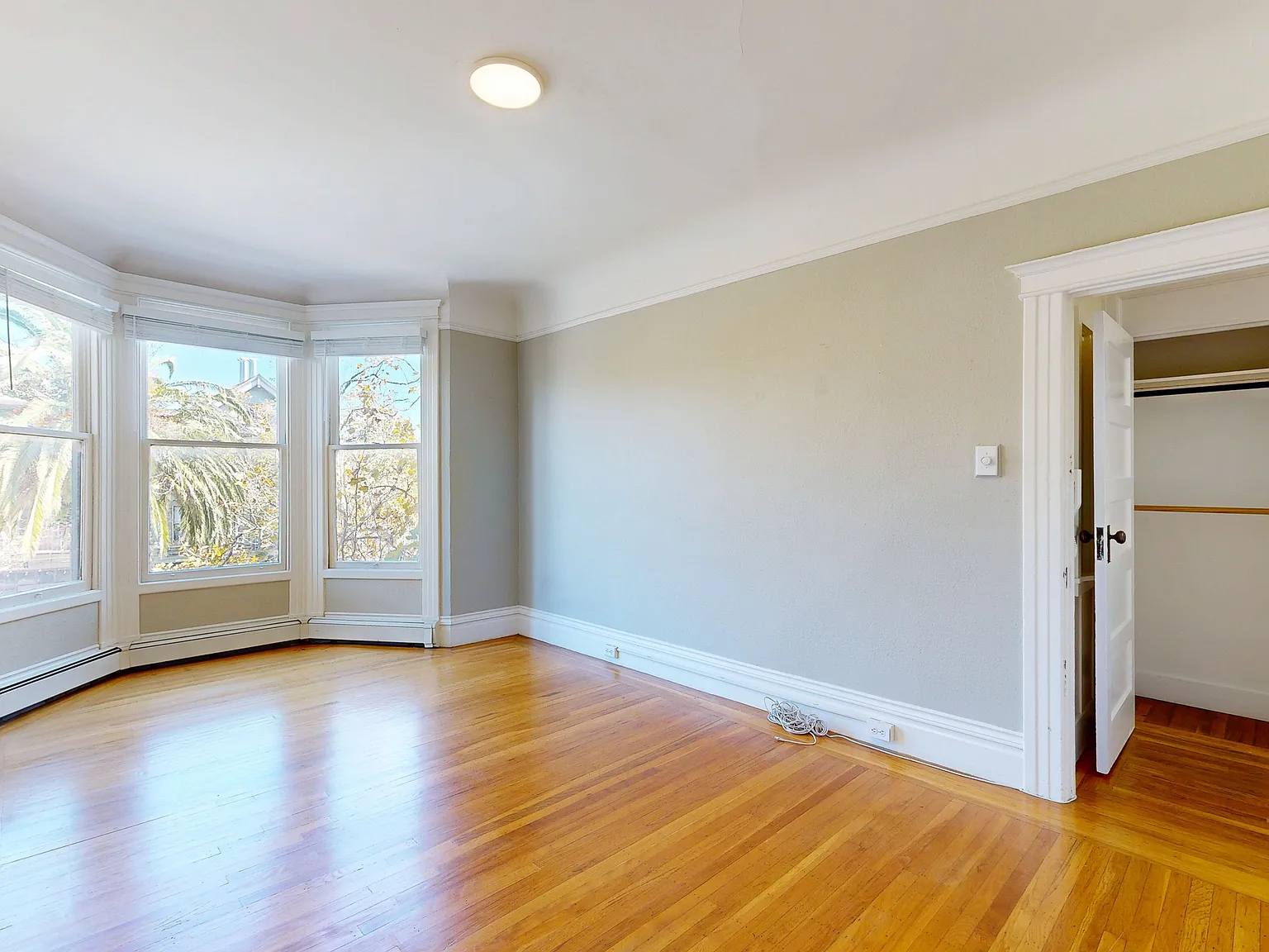 Spacious 3BR with Yard & In-Unit Laundry | Pet Friendly — Photo 4
