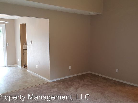 5th image of 687 NE Conifer Dr