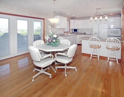 4th image of 9950 Chatham Cres