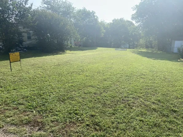 N Grady St, Whitewright, TX 75491