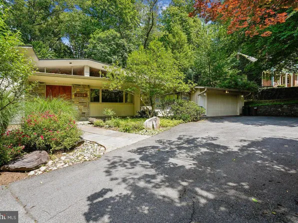 9009 Charred Oak Dr, Bethesda, MD 20817