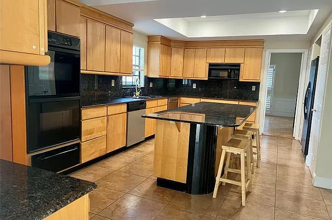 3913 Northampton Way — Photo 7